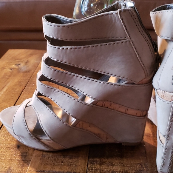 🔥CLEARANCE🔥Hk by Heidi Klum Cadence Caged Wedges - Picture 3 of 8